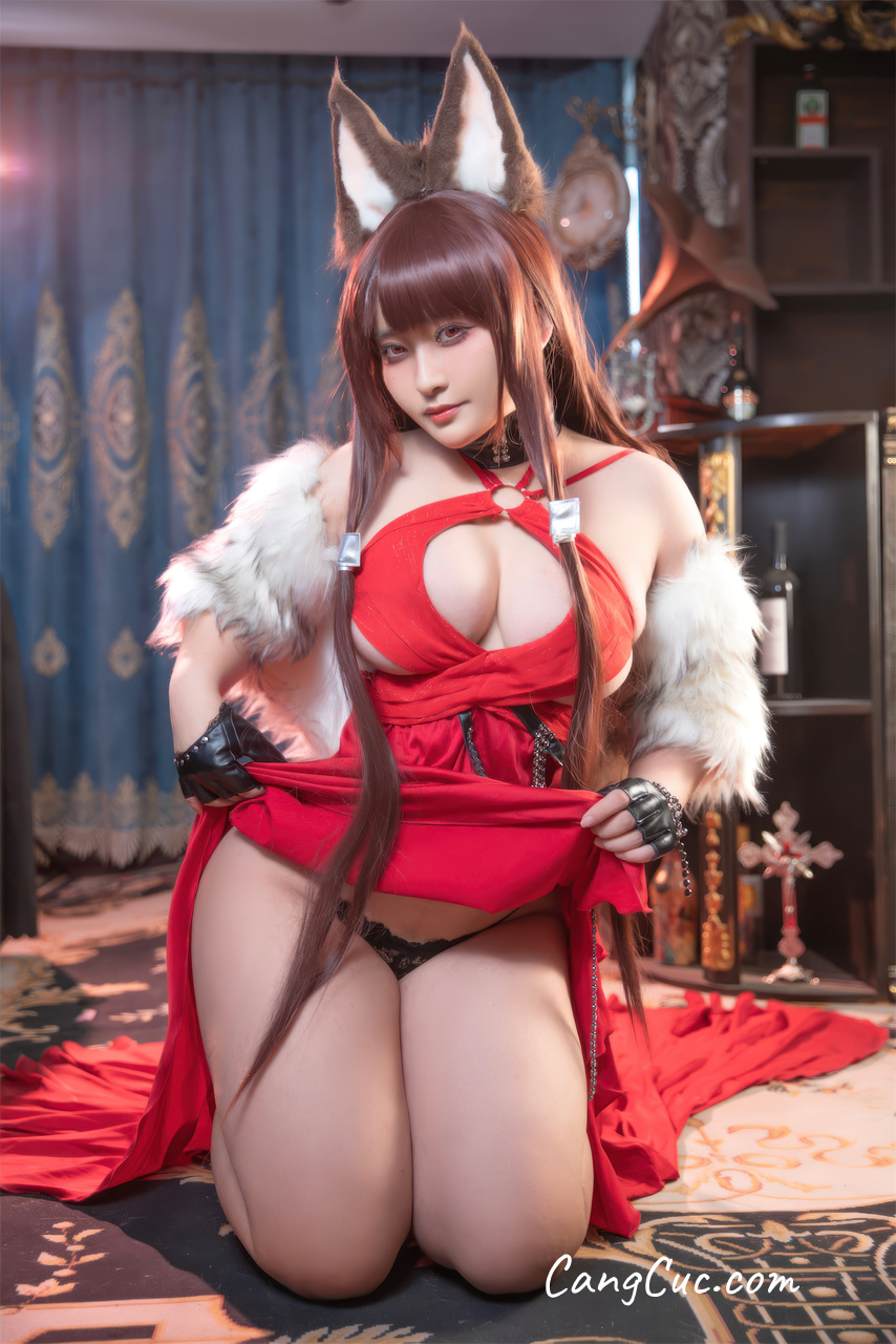Watch sexy Coser@洛璃LoLiSAMA – 碧蓝航线 赤城 礼服 photos